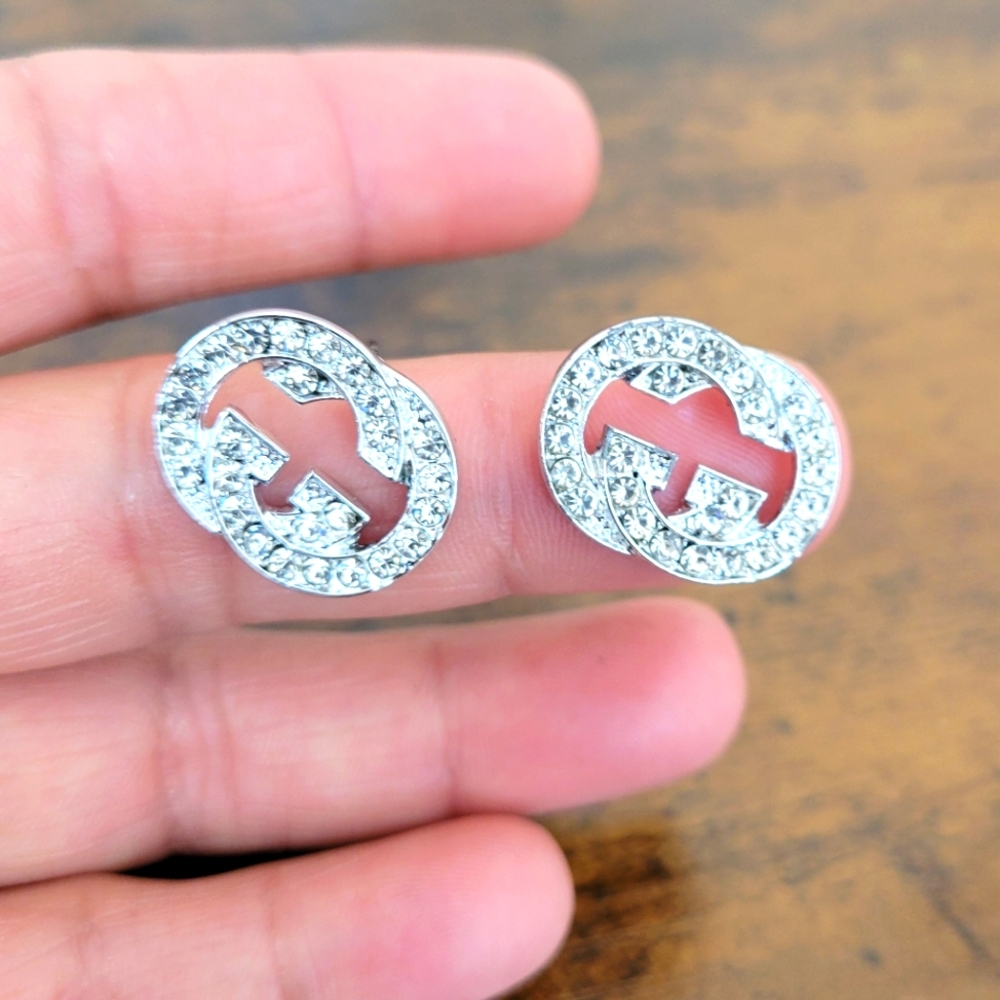 Super cute fashion earrings